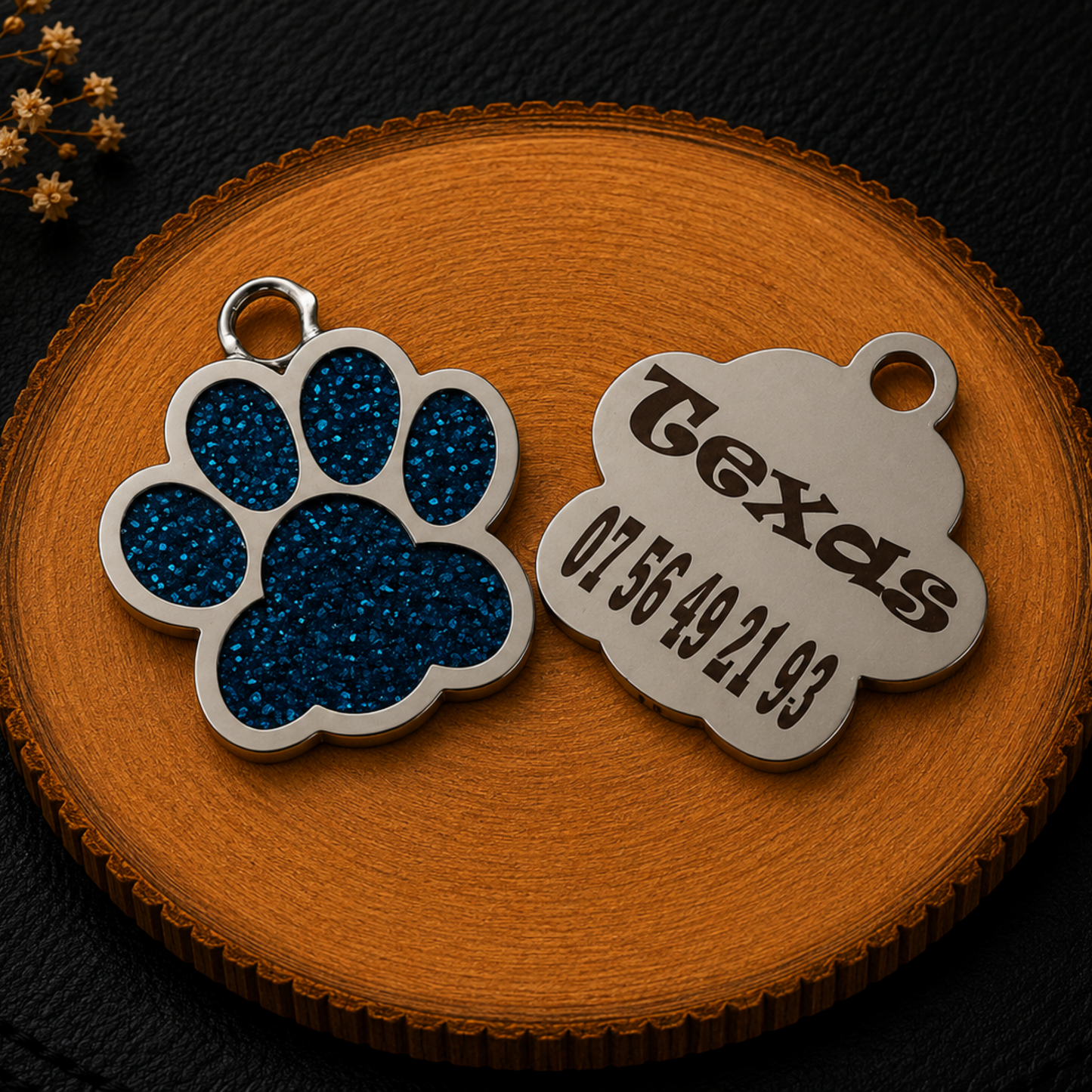 Médaille patte de chien personnalisée avec strass bleus, disponible en plusieurs coloris