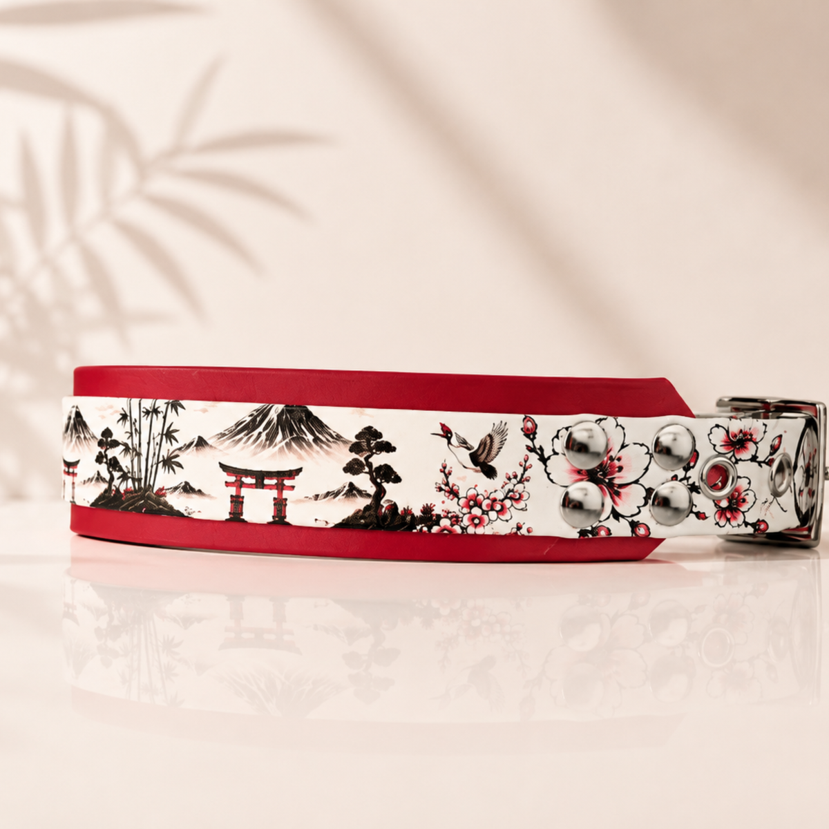 Collier pour chien Rêve de Sakura en Biothane rouge avec motif japonais et impression UVvu de coté 