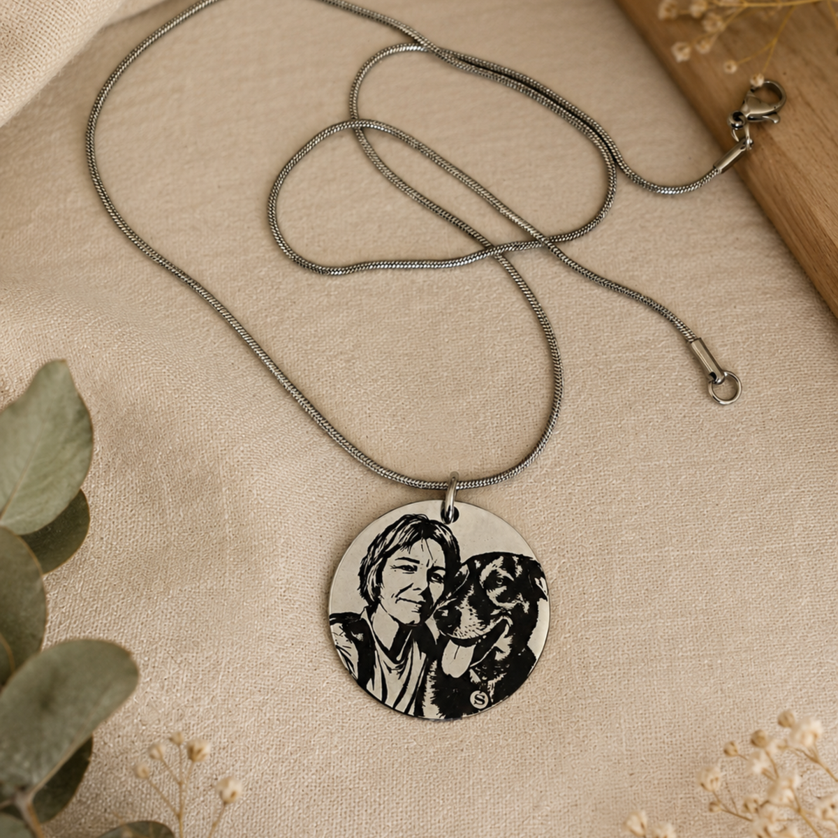 Pendentif rond personnalisé avec gravure photo de chien et propriétaire
