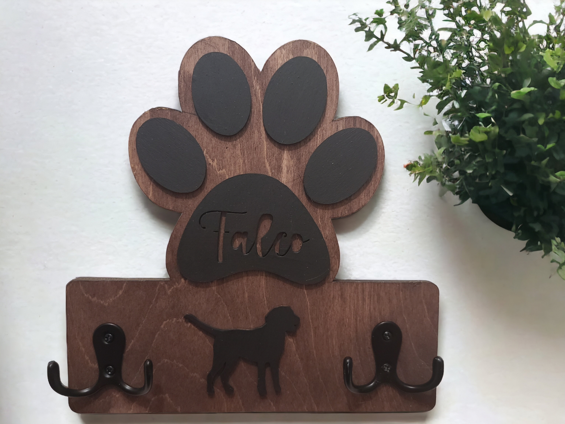 Silhouette de chien au choix selon les races proposées ou silhouette créée à partir d’une photo de votre chien Prénom gravé de votre loulou