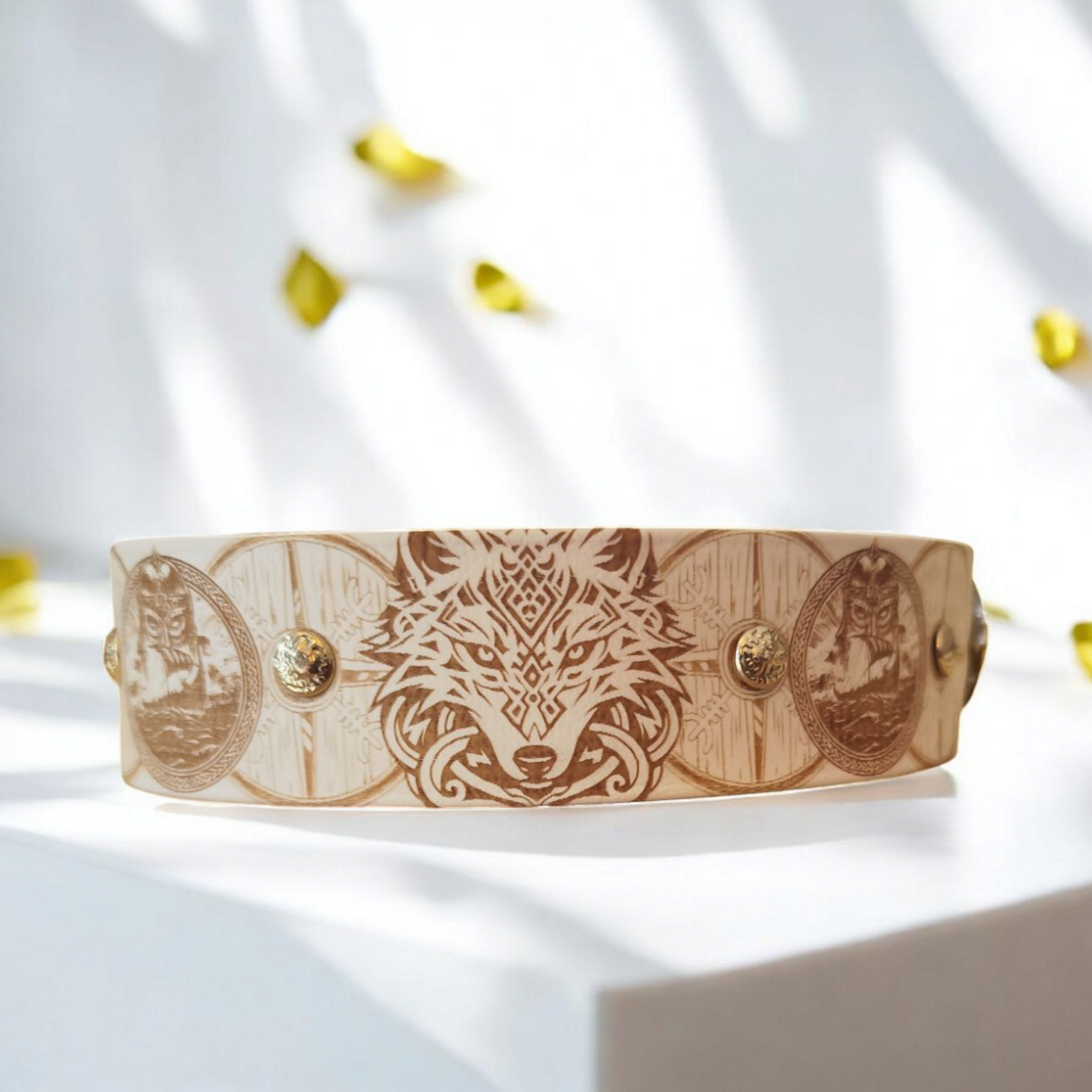 Collier chien Ragnarök 38 mm Arctic Wolf vu de face en biothane personnalisé