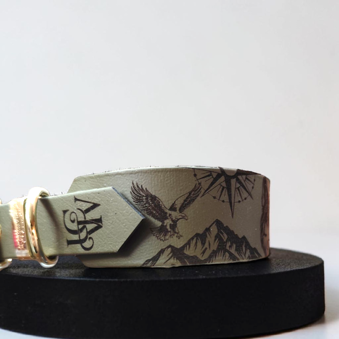 collier chien biothane kaki motif loup vue côté droit