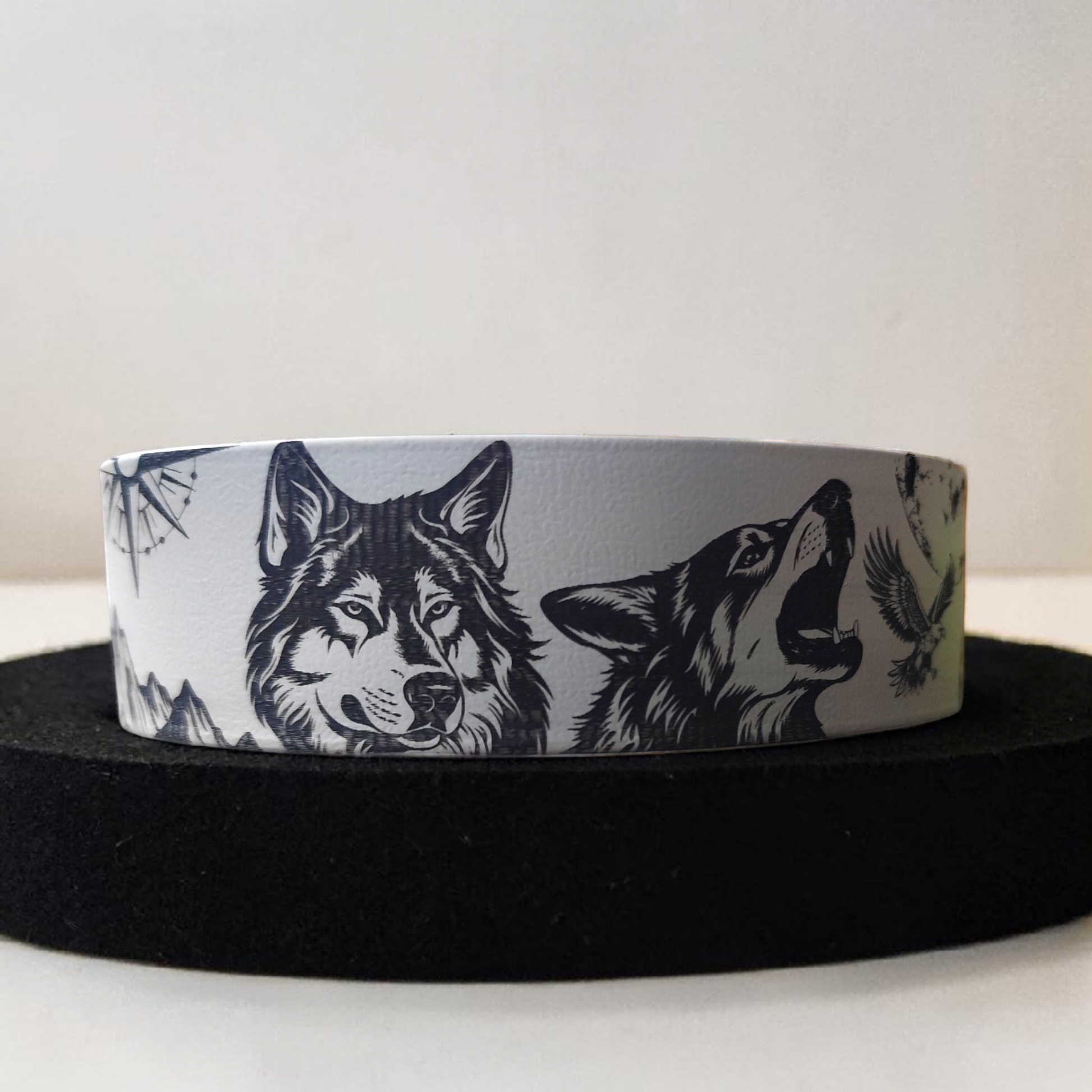 collier chien biothane taupe 38 mm motif loup vue de face