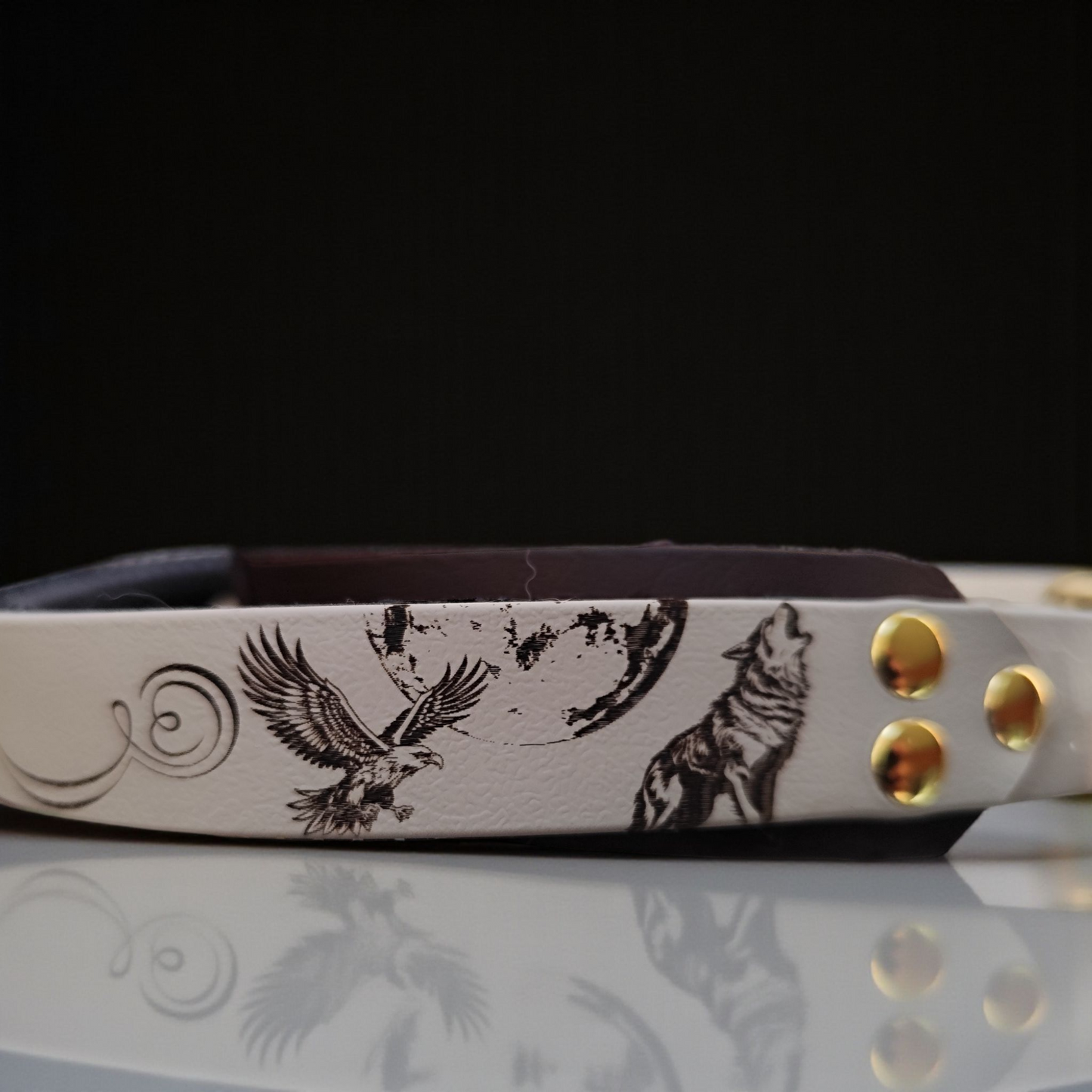 collier en biothane avec des motifs d'aigle et de loup 
