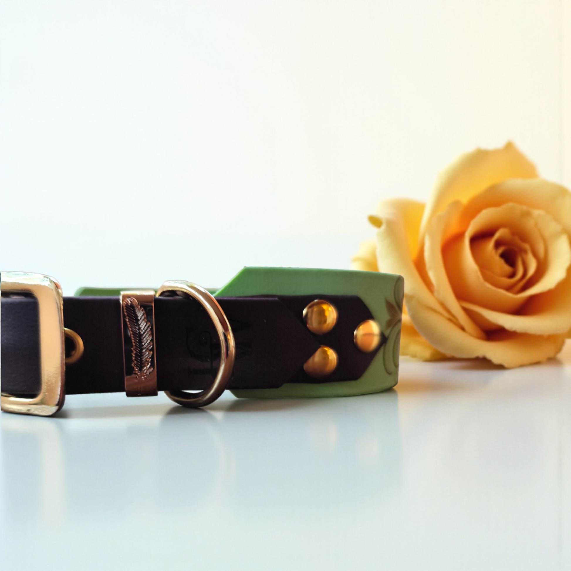 bouclerie gravée finement 