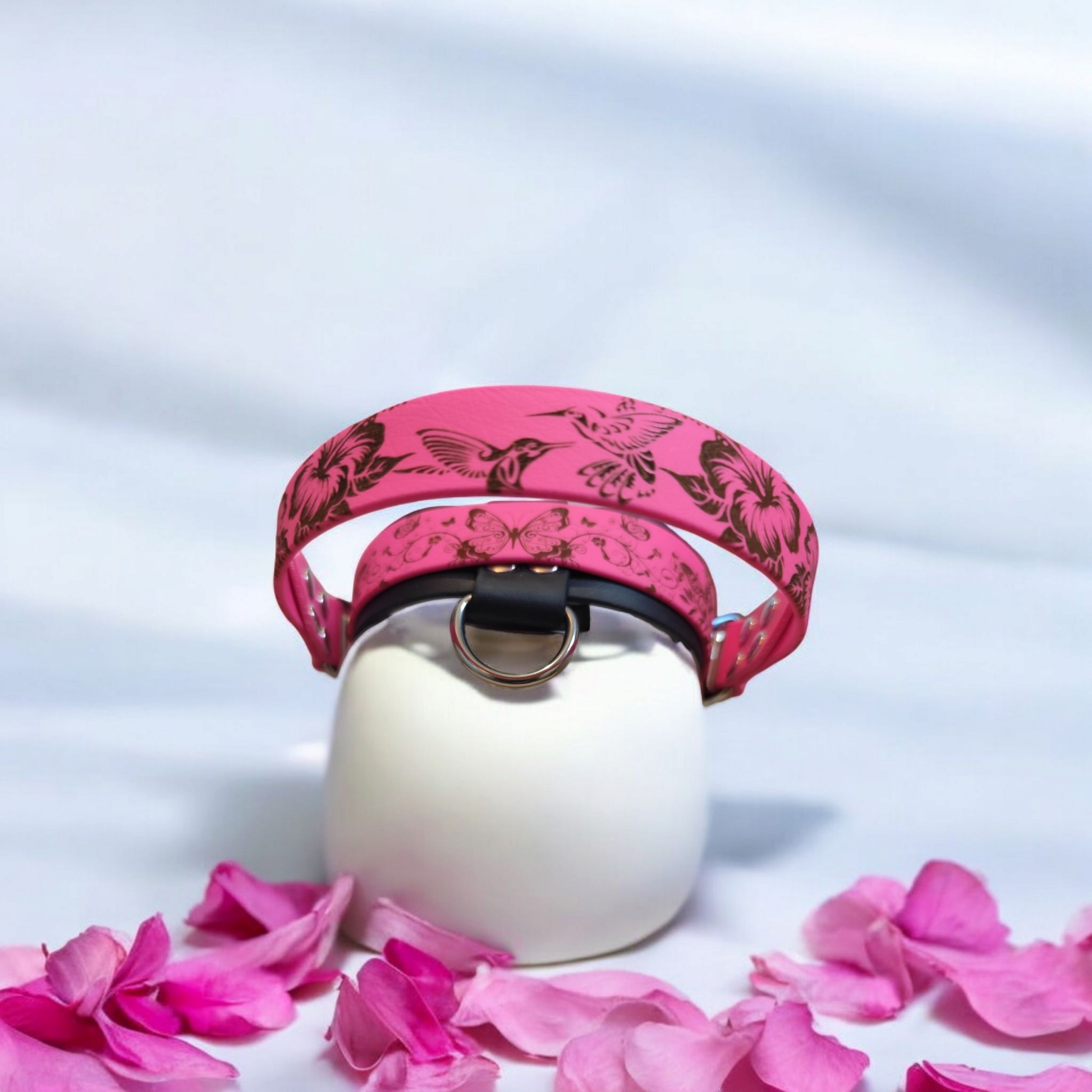 collier pour chien avec motif d'oiseau et d'ibiscus 