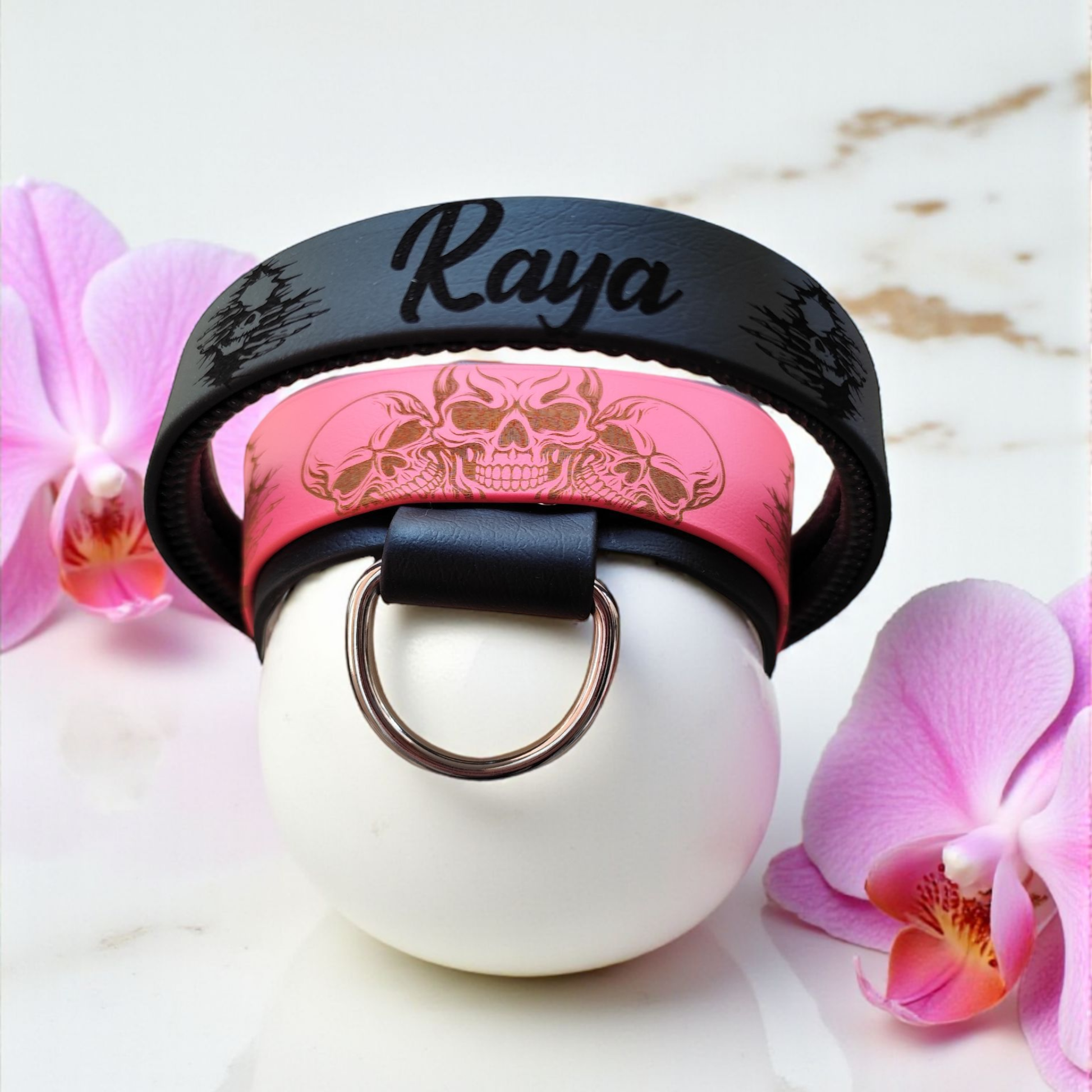 Collier à poignée pour grand chien noir et rose thème Dark Vibes, avec nom personnalisé sur la poignée, collier en biothane élégant et résistant.